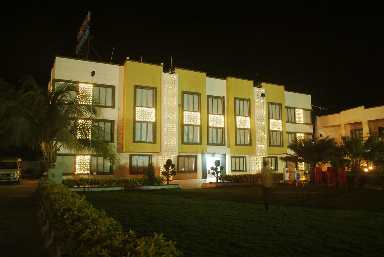 Safari Hotel & Resort Somnath Ngoại thất bức ảnh