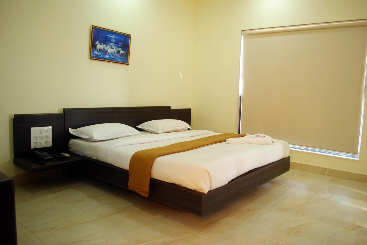 Safari Hotel & Resort Somnath Ngoại thất bức ảnh