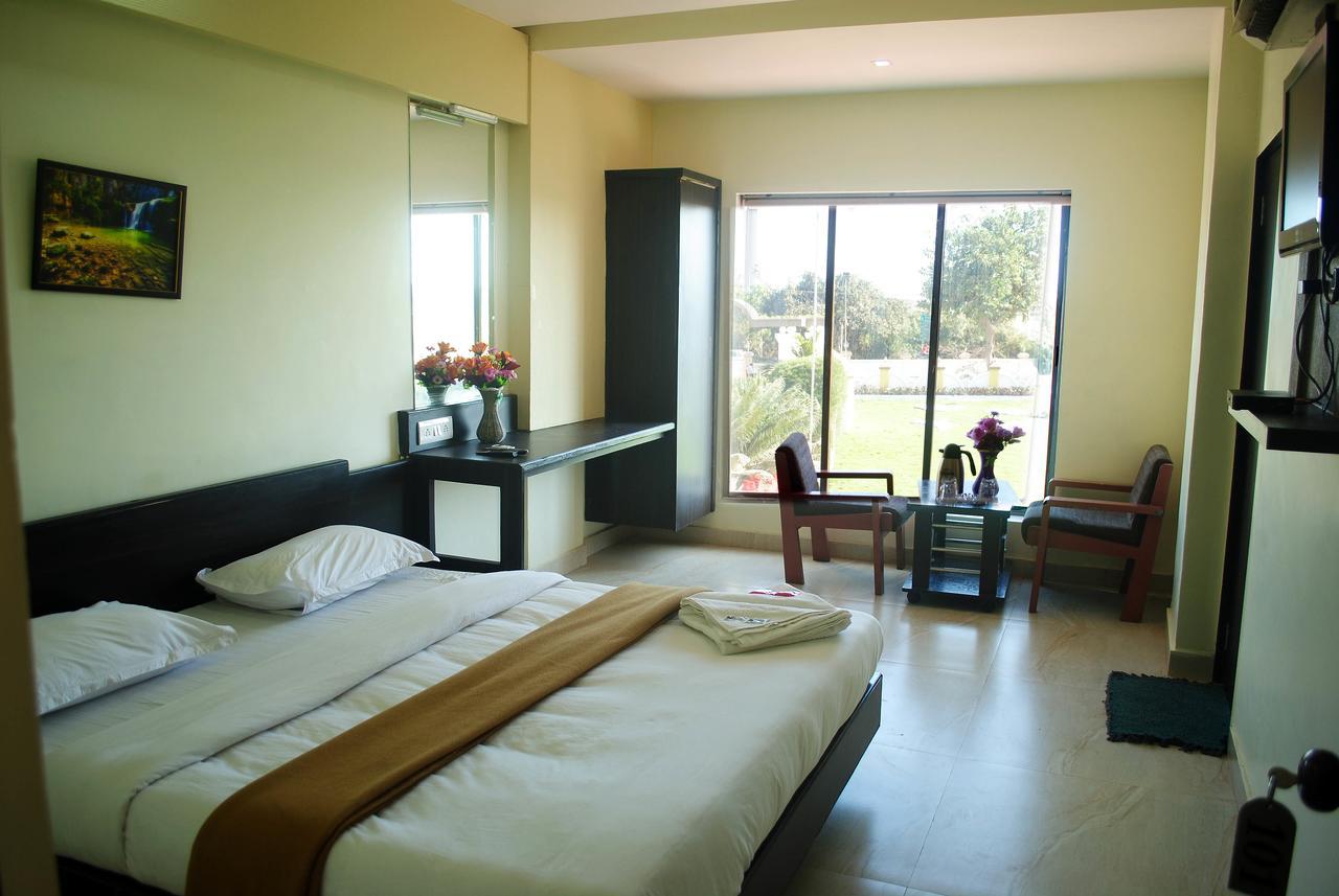 Safari Hotel & Resort Somnath Ngoại thất bức ảnh