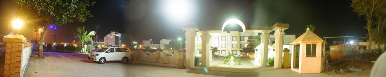 Safari Hotel & Resort Somnath Ngoại thất bức ảnh