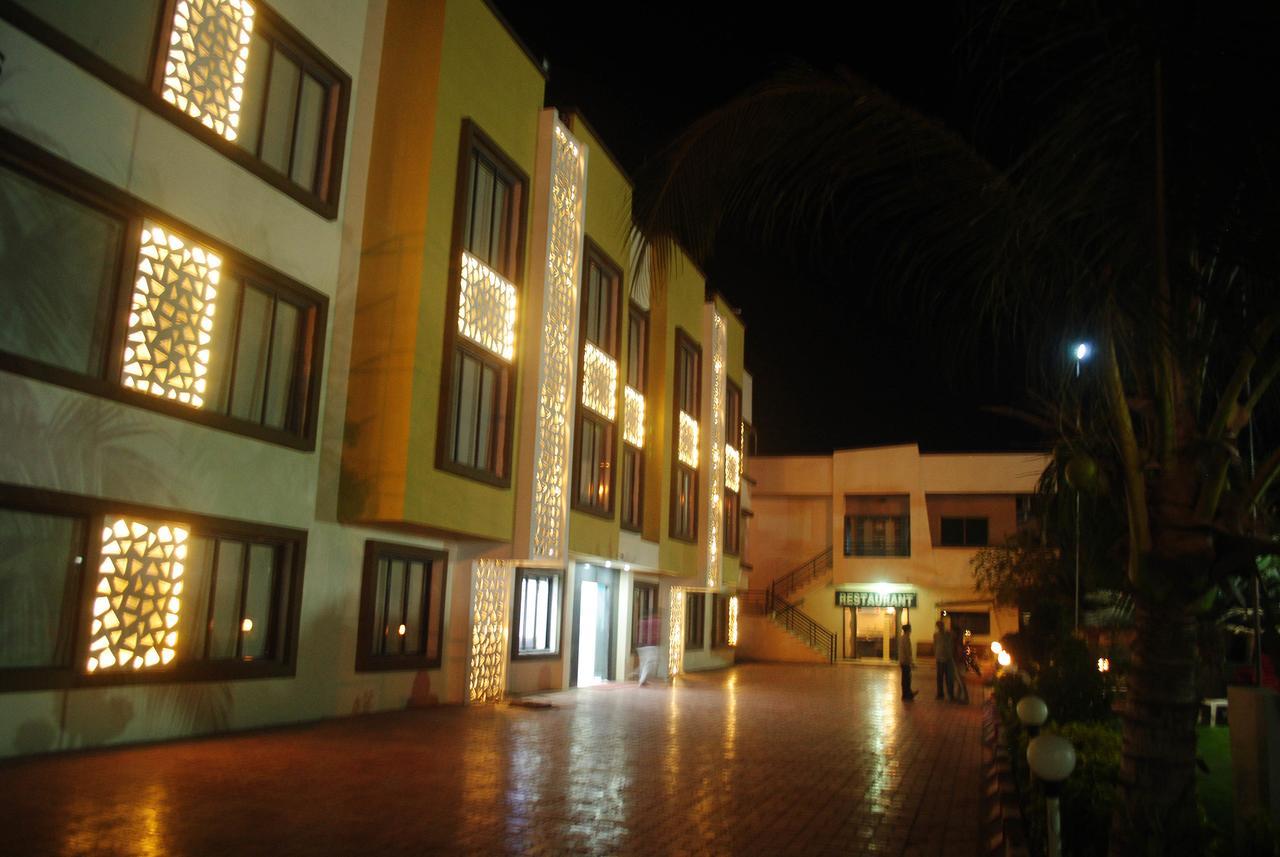 Safari Hotel & Resort Somnath Ngoại thất bức ảnh