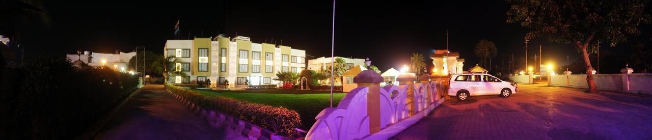 Safari Hotel & Resort Somnath Ngoại thất bức ảnh